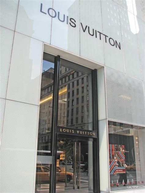 louis vuitton new york hours.